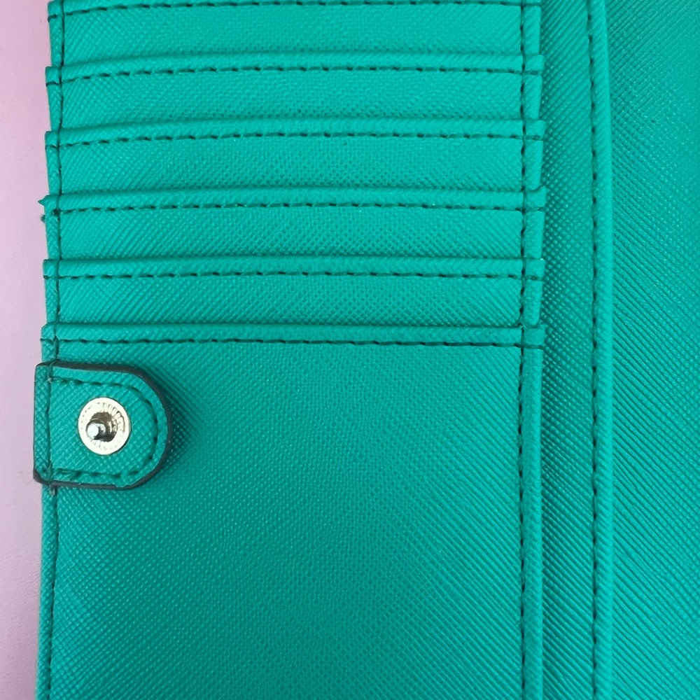 Gray Patterned Men's Wallet With Silver Accent - image 8